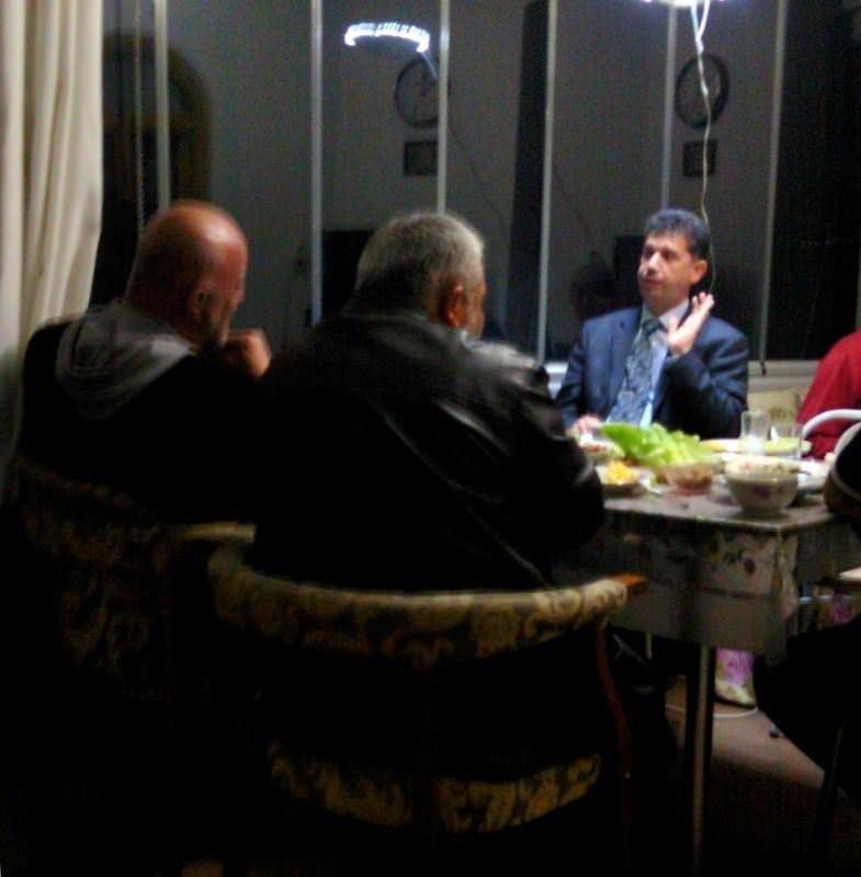 Maden sahibinin denetçilerle yemek yediği görüntüler