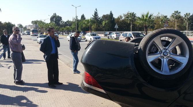 Adanalı baba kaza yapan oğluna değil arabaya üzüldü