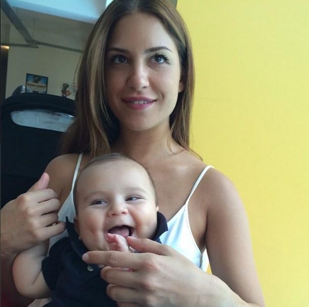 Cihan Ünal kızlarından bir an olsun ayrılmıyor