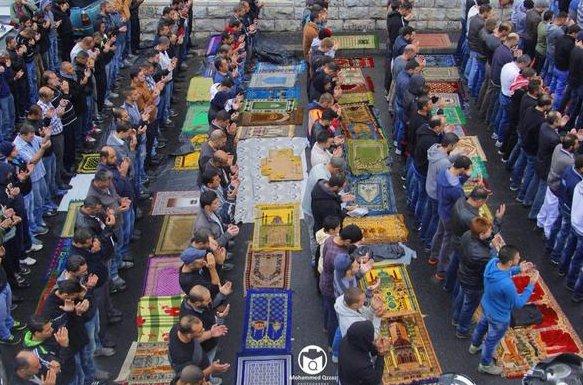 İsrail Mescid-i Aksa'da Cuma için yaş sınırı koydu