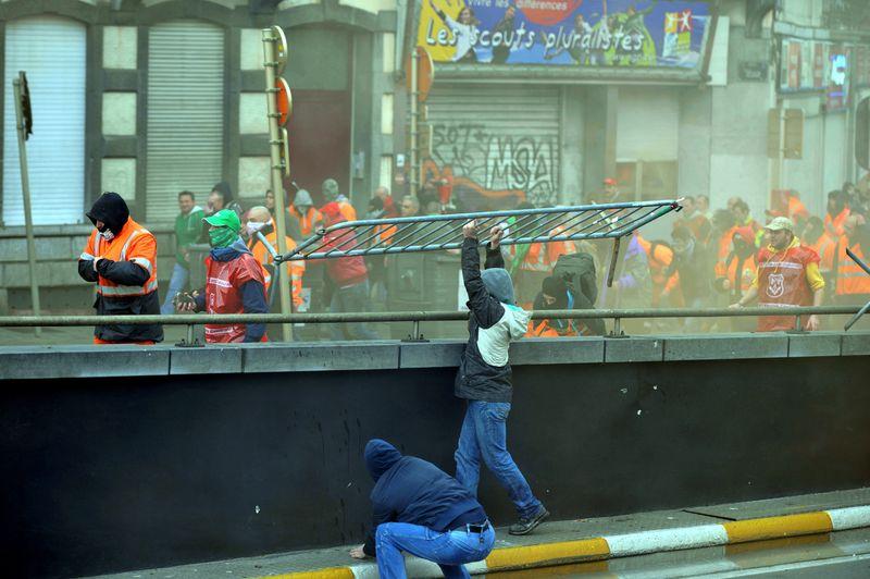 Brüksel sokakları karıştı İZLE