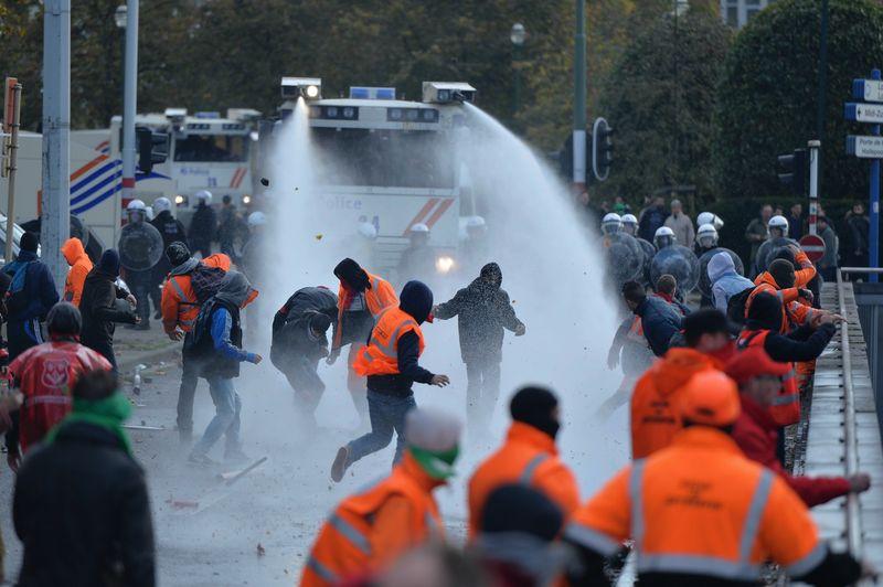 Brüksel'de eylemcilere dev TOMA'larla müdahale