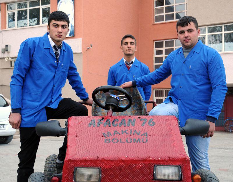 Iğdır'da iki lise öğrencisi tek kişilik otomobil yaptı