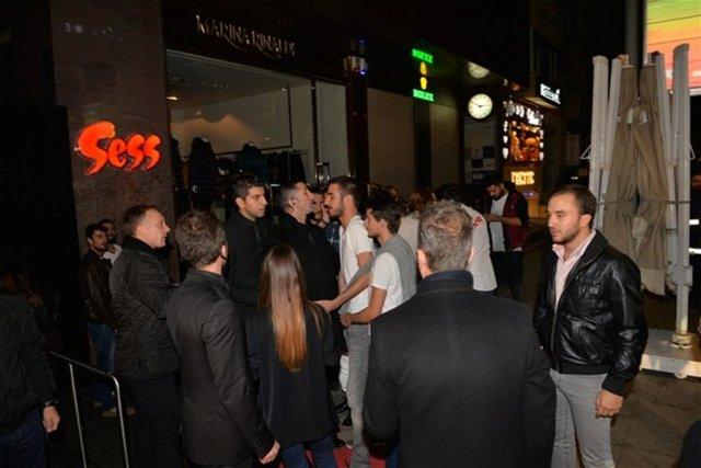 G.Saraylı futbolculara taraftardan tepki İZLE