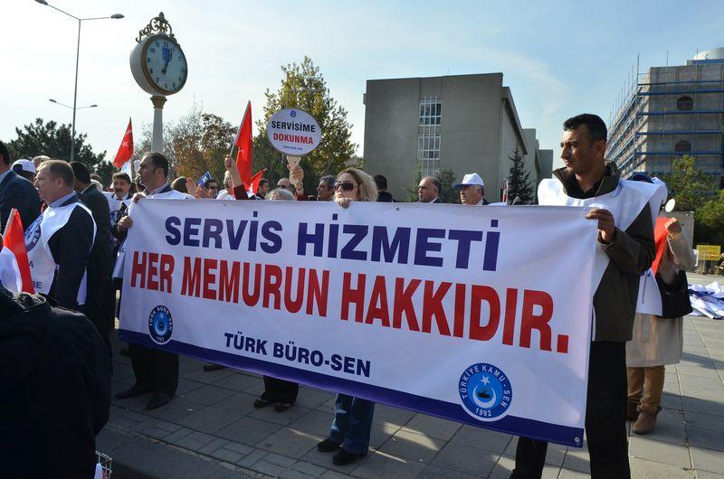 Ankara'da servislerin kaldırılması protesto edildi