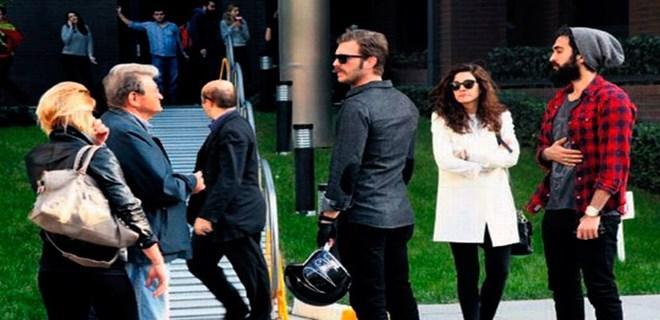 Başak Dizer Tatlıtuğ ailesiyle hastanede