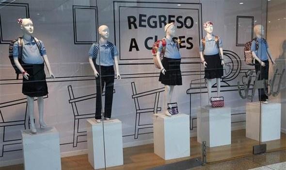 Venezuela'da bir vitrine hamile çocuk mankenleri koyuldu