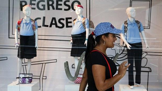 Venezuela'da bir vitrine hamile çocuk mankenleri koyuldu