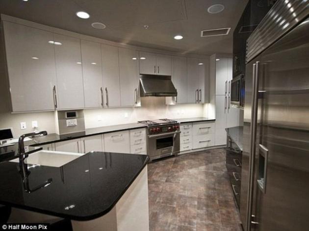 ABD'de yerin dibindeki daireler yok satıyor