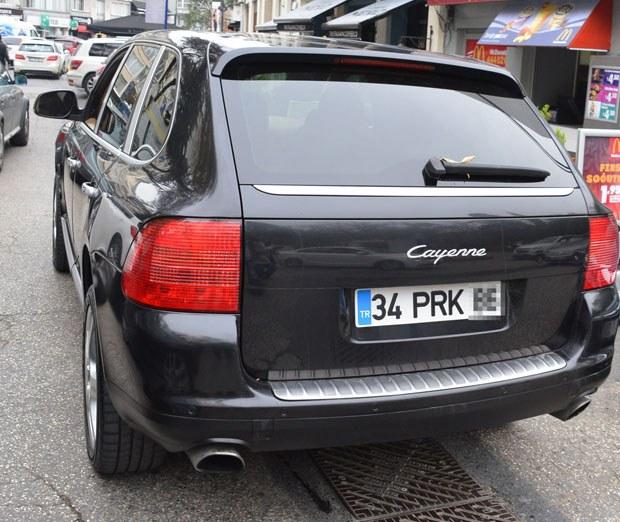 Eliz Sakuçoğlu Murat Boz'un cipini sattı