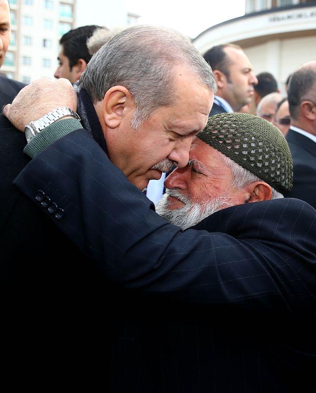 Şehit babası Erdoğan'ı duygulandırdı