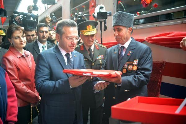 Asker Diyarbakır sokaklarında slogan atarak yürüdü