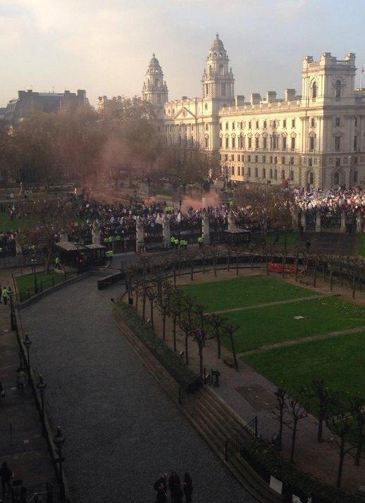 Londra'da polis öğrencilere müdahale etti İZLE