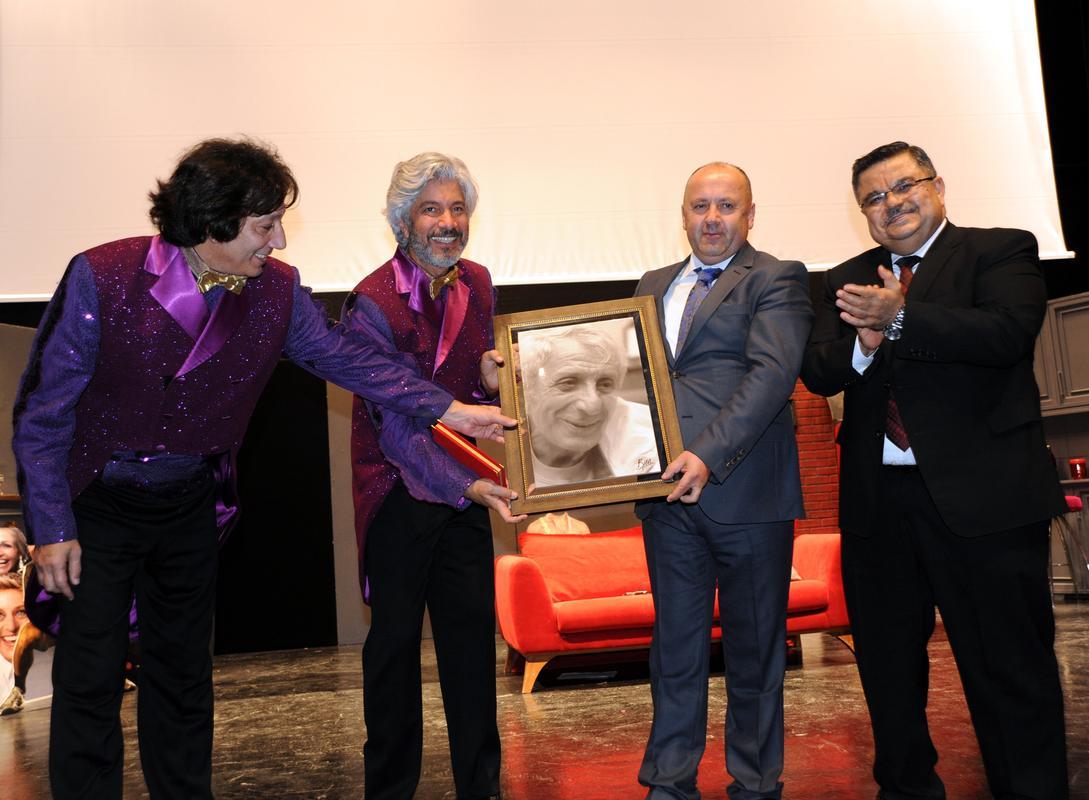 Nejat Uygur ölüm yıl dönümünde sahnede anıldı