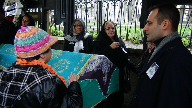 Deniz Gezmiş'in annesi son yolculuğuna uğurlandı