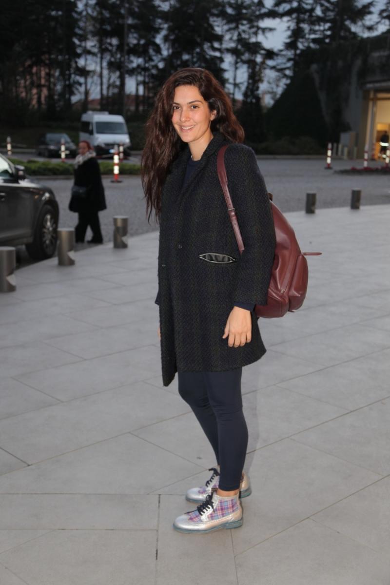 Bergüzar Korel makyajsız görüntülendi