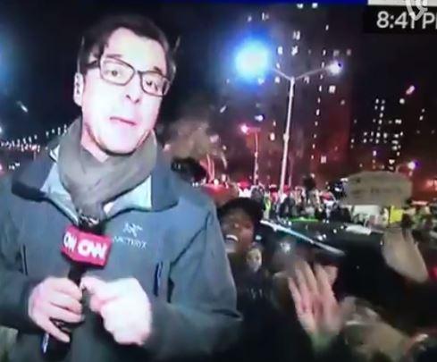Amerikalı göstericiler CNN'i protesto etti İZLE