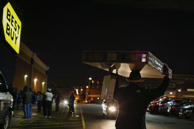 Ferguson protestoları Kara Cuma'ya yenik düştü
