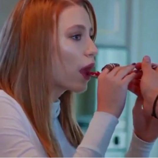 Yaman Mira'ya nar yedirdi İZLE