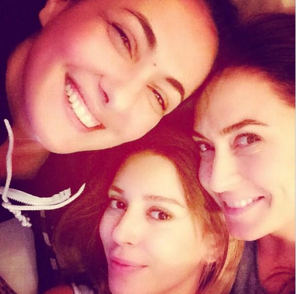 Sinem Kobal'a dost tesellisi
