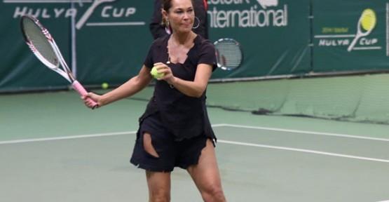 Hülya Avşar: Tarzım Nur Yerlitaş’tan