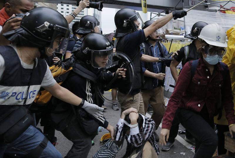 Hong Kong'da eylemlere müdahalenin şiddeti arttı