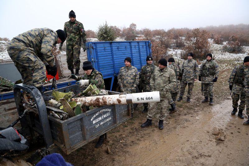 Çorum'da düşen F-16'nın enkazı toplandı