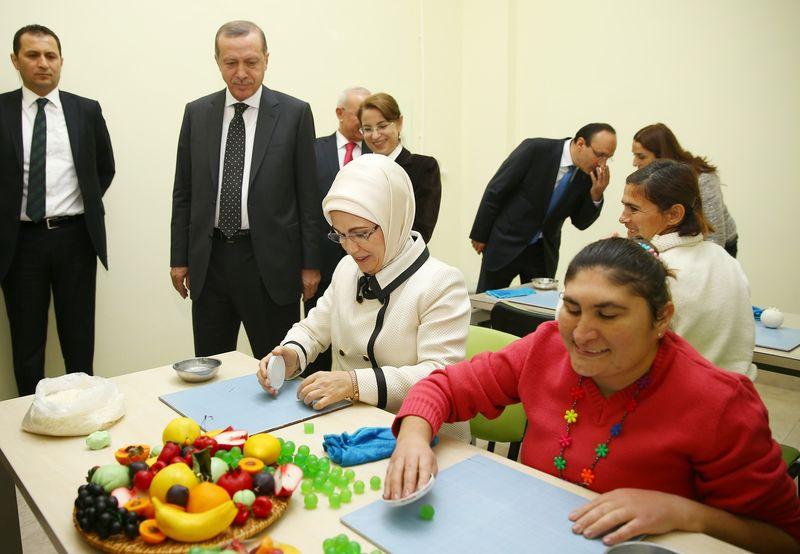 Cumhurbaşkanı Erdoğan engelli çocuklarla şarkı söyledi