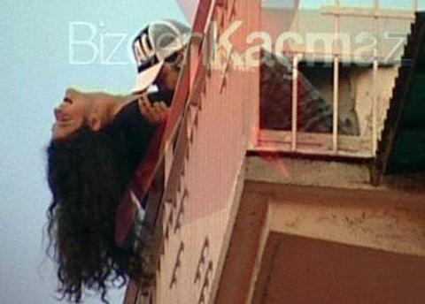 Berrak Tüzünataç'ın balkonda öpüşme davasında karar çıktı