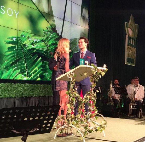 Burcu Esmersoy'dan Çağatay Ulusoy'a övgü İZLE