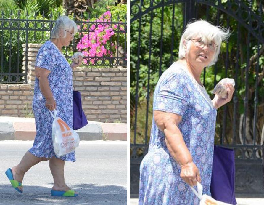 Gülben Ergen huzurevinde yaşayan annesini ziyaret etti