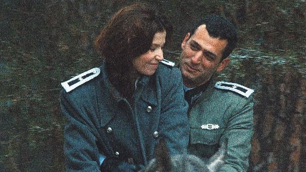 Murat Yıldırım - Selma Ergeç öpüşme sahnesi