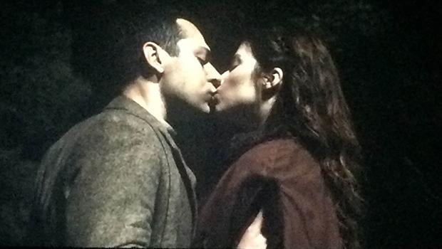 Murat Yıldırım - Selma Ergeç öpüşme sahnesi