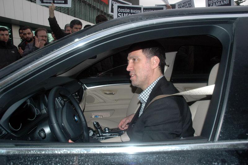 Hakan Şükür Zaman gazetesinde İZLE