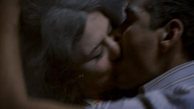 Belçim Bilgin ile Caner Cindoruk ateşli öpüşme sahnesi İZLE