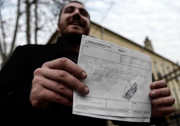 Bedelli yapanlar dekontlarla poz verdiler