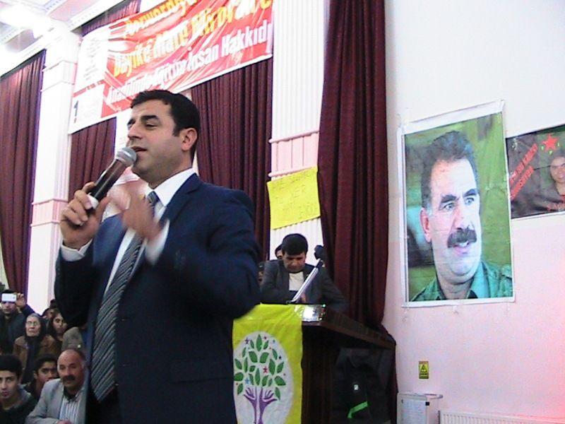 Selahattin Demirtaş Siirt'te zor anlar yaşadı