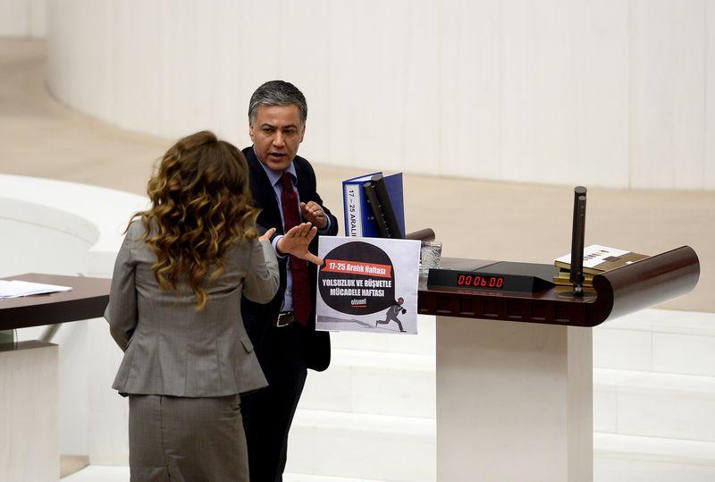 AK Partili Gökçen Enç Meclis'te kürsüye yürüdü İZLE