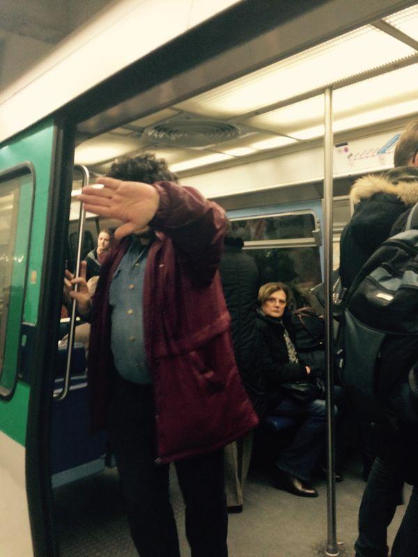 Fransa'da Anadolu Ajansı muhabirine İslamofobik saldırı