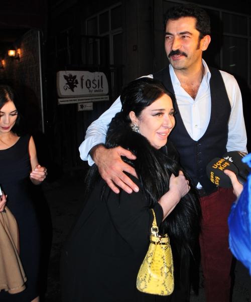 Bergüzar Korel yine şarkı söyledi