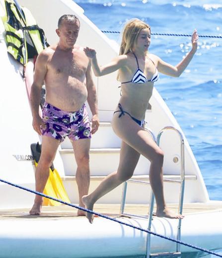 Ali Ağaoğlu Rus sevgilisiyle Uludağ'da