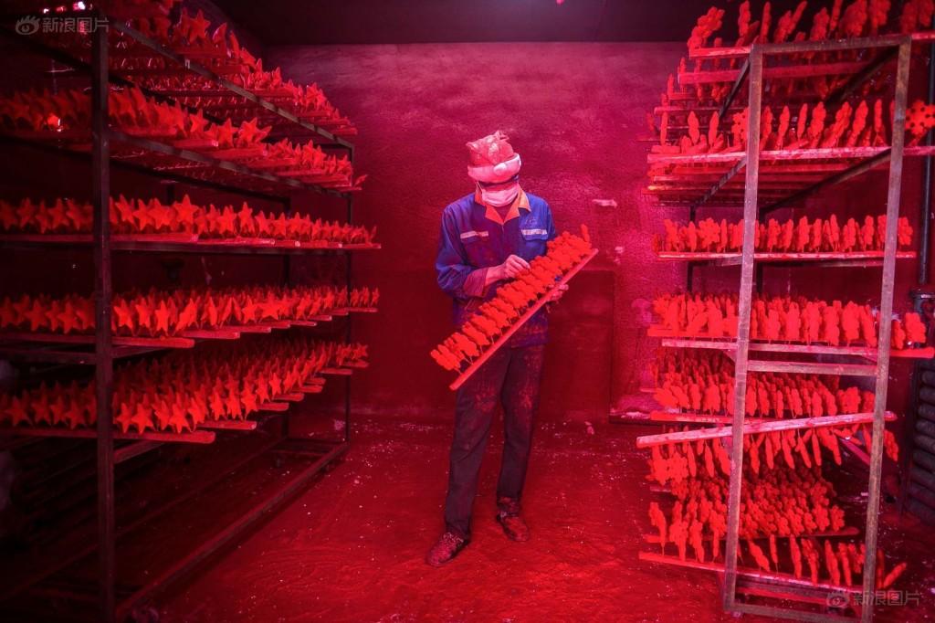 Çin'de bir Noel köyü İZLE