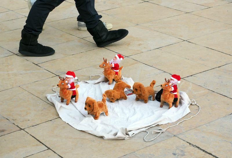 Paris’teki işporta tezgahları dikkat çekti