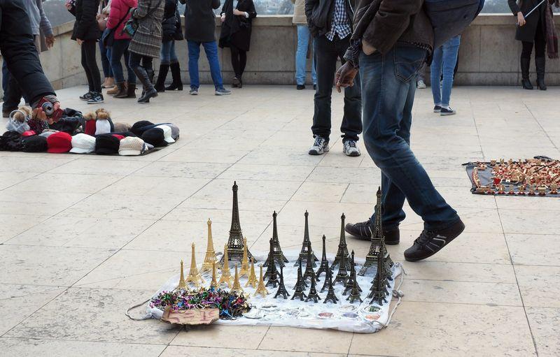 Paris’teki işporta tezgahları dikkat çekti