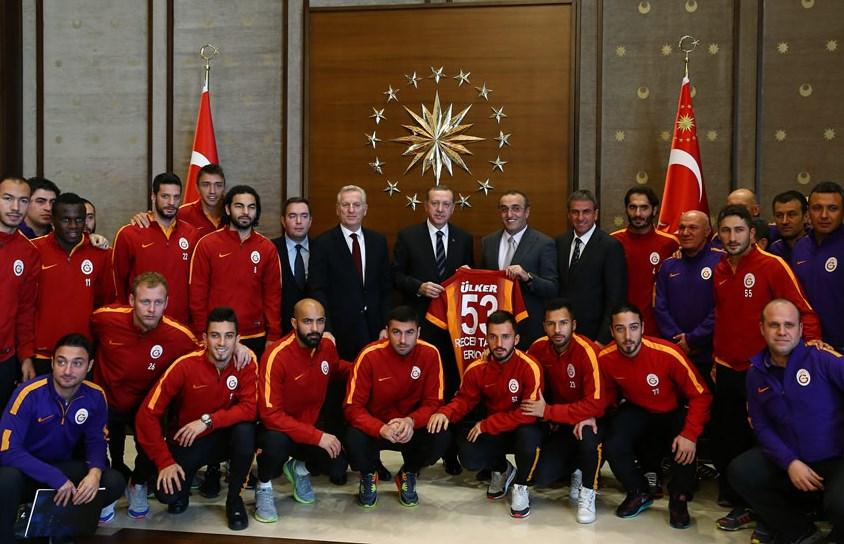 Olcan'dan Cumhurbaşkanlığı Sarayı'nda protesto