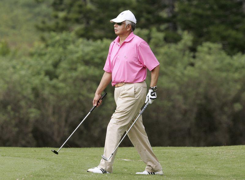 Malezya'da sel felaketi sonrası ülkenin başbakanı golf oynadı