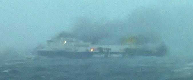 Seyir halindeki 478 yolculu İtalyan feribotu yanıyor İZLE