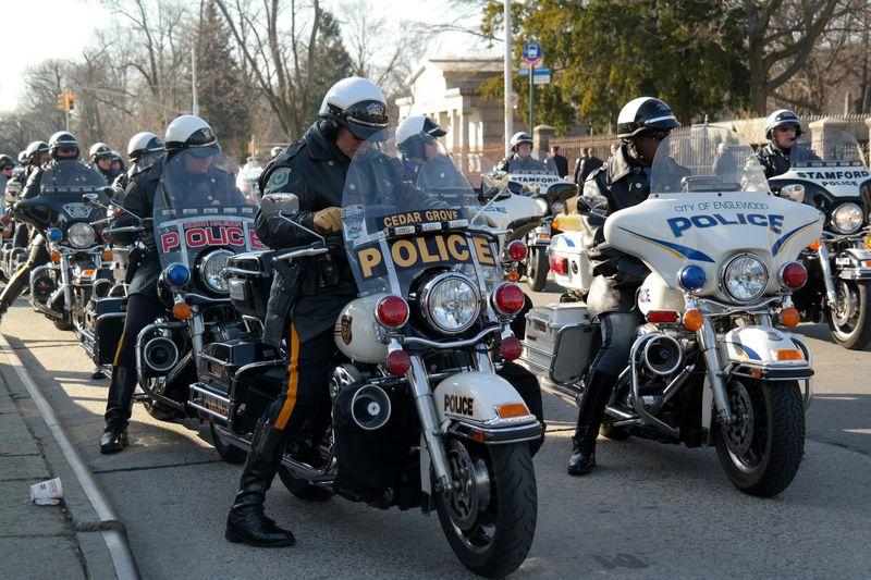 ABD'de öldürülen polisin cenazesine 20 bin kişi katıldı