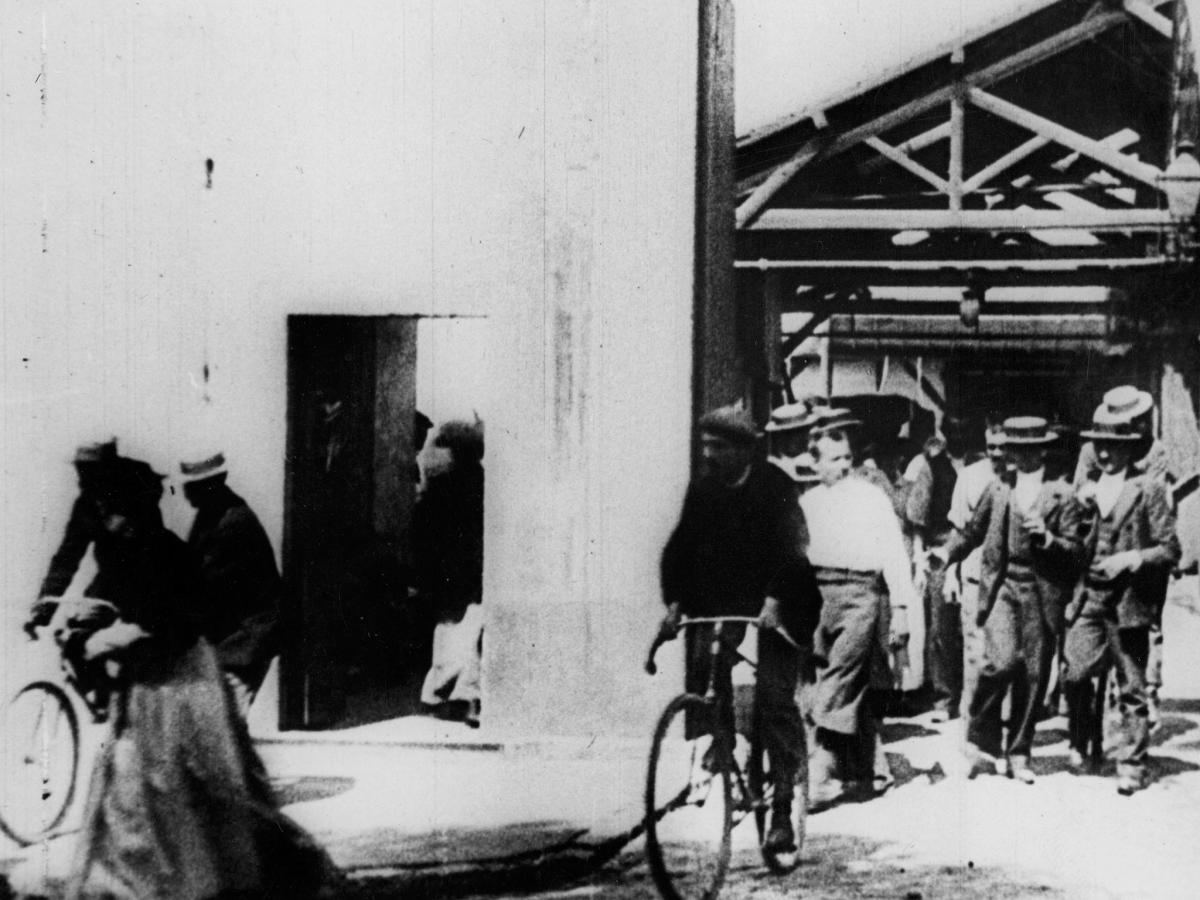 Tarihte Bugün: İlk gerçek sinema gösterimi