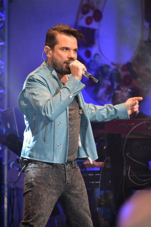 Kenan Doğulu göbek yaptı